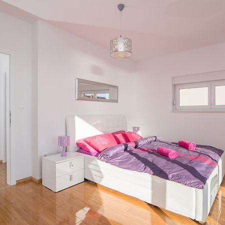 Fucshia Dreams, Brand New Penthouse For 8 Διαμέρισμα Novalja Εξωτερικό φωτογραφία