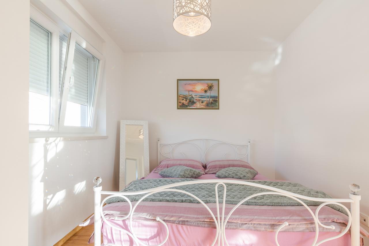 Fucshia Dreams, Brand New Penthouse For 8 Διαμέρισμα Novalja Εξωτερικό φωτογραφία